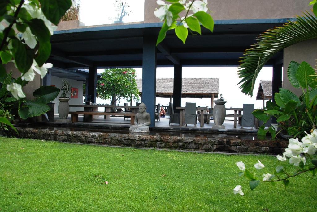 Cafe Alberto B And B Senggigi Exterior foto